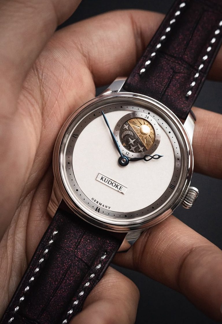 Our Matte Glitter Croc Series is developed by HCP, an Hermès Tannery known for exceptional leather finishes on Kudoke watch