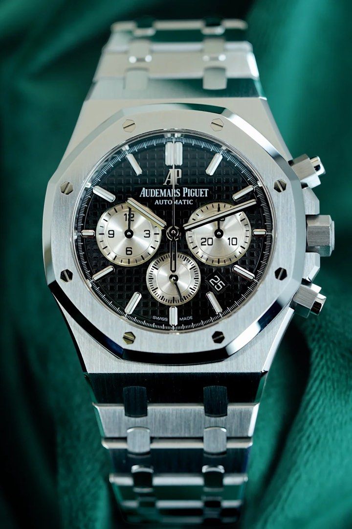 Audemars Piguet Royal Oak Chronograph | Reference 26331ST | A Striking Black dial on a Steel bracelet Wristwatch! Nov 2021!