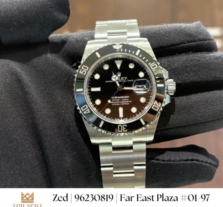 Very Mint Condition Rolex Submariner 126610ln black with date 41mm