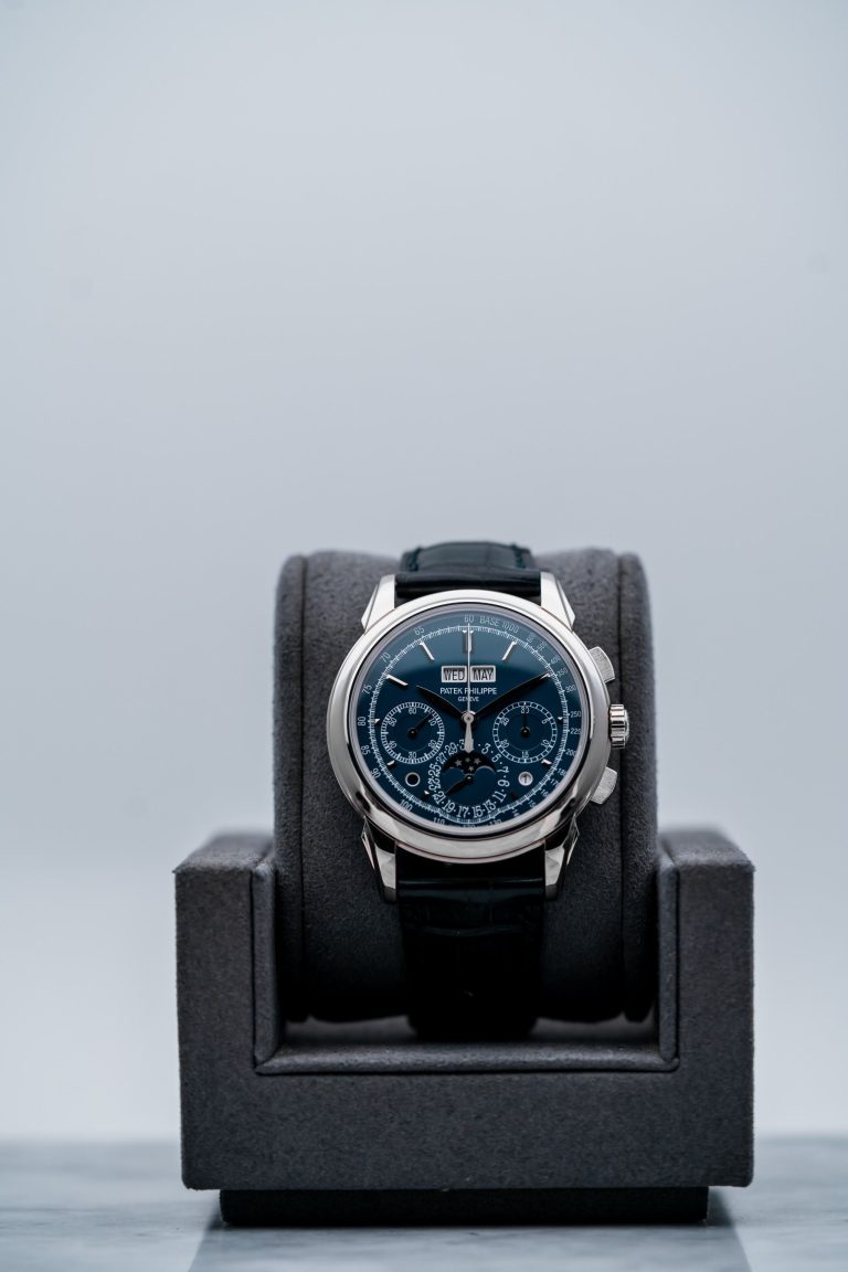 GRAIL GRAND COMPLICATION – Patek Philippe 5270G-014 Perpetual Calendar Chronograph • 2015