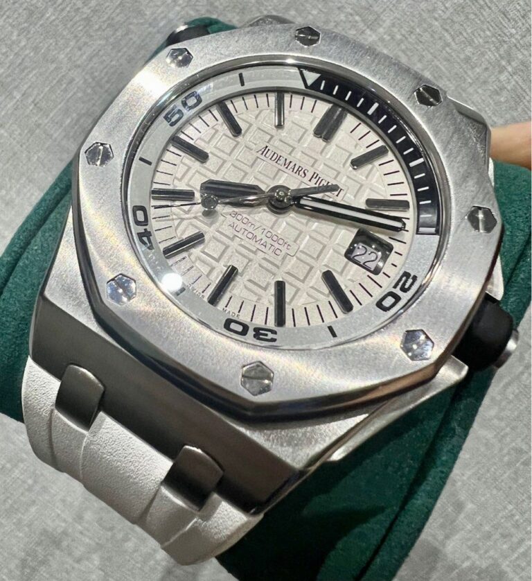 Preowned Y2016 Audemars Piguet Royal Oak Offshore White Diver 15710ST 42MM