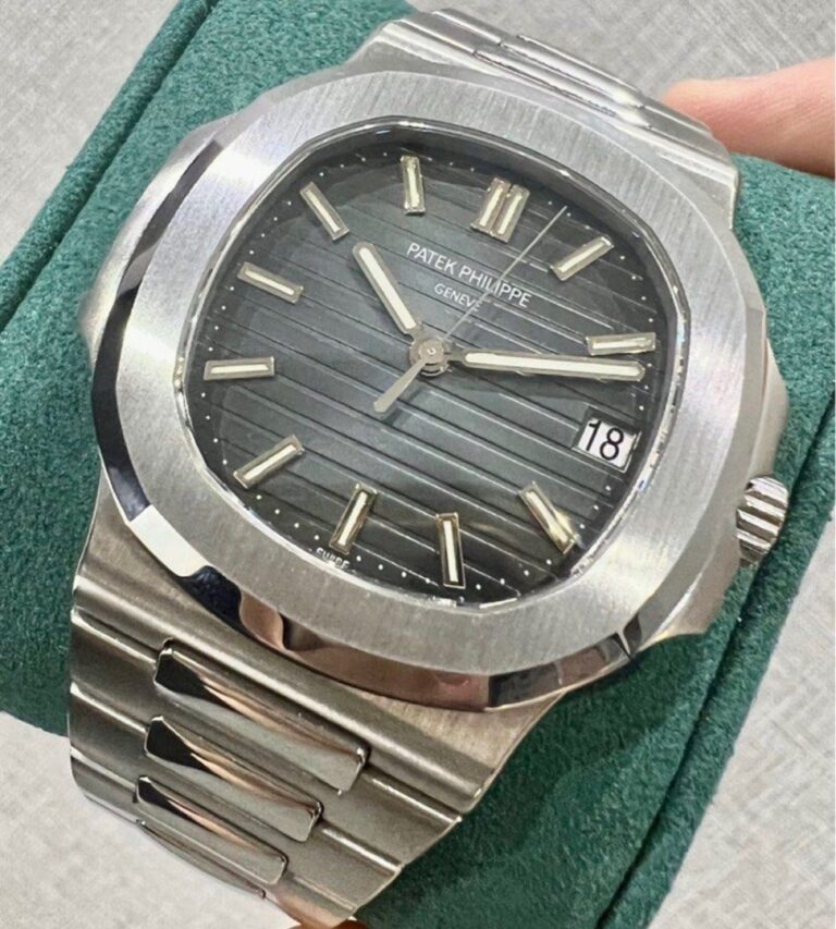 Preowned Y2016 Patek Philippe Nautilus Steel Bracelet Blue 5711/1A