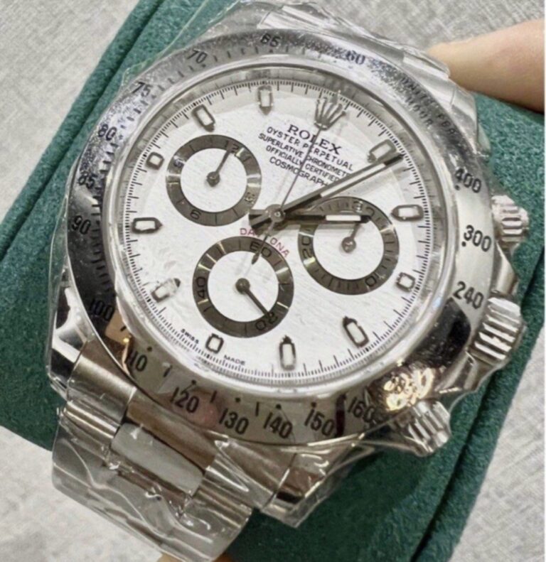 Like New Y2014 Rolex Daytona White APH Dial Blue Lume 116520