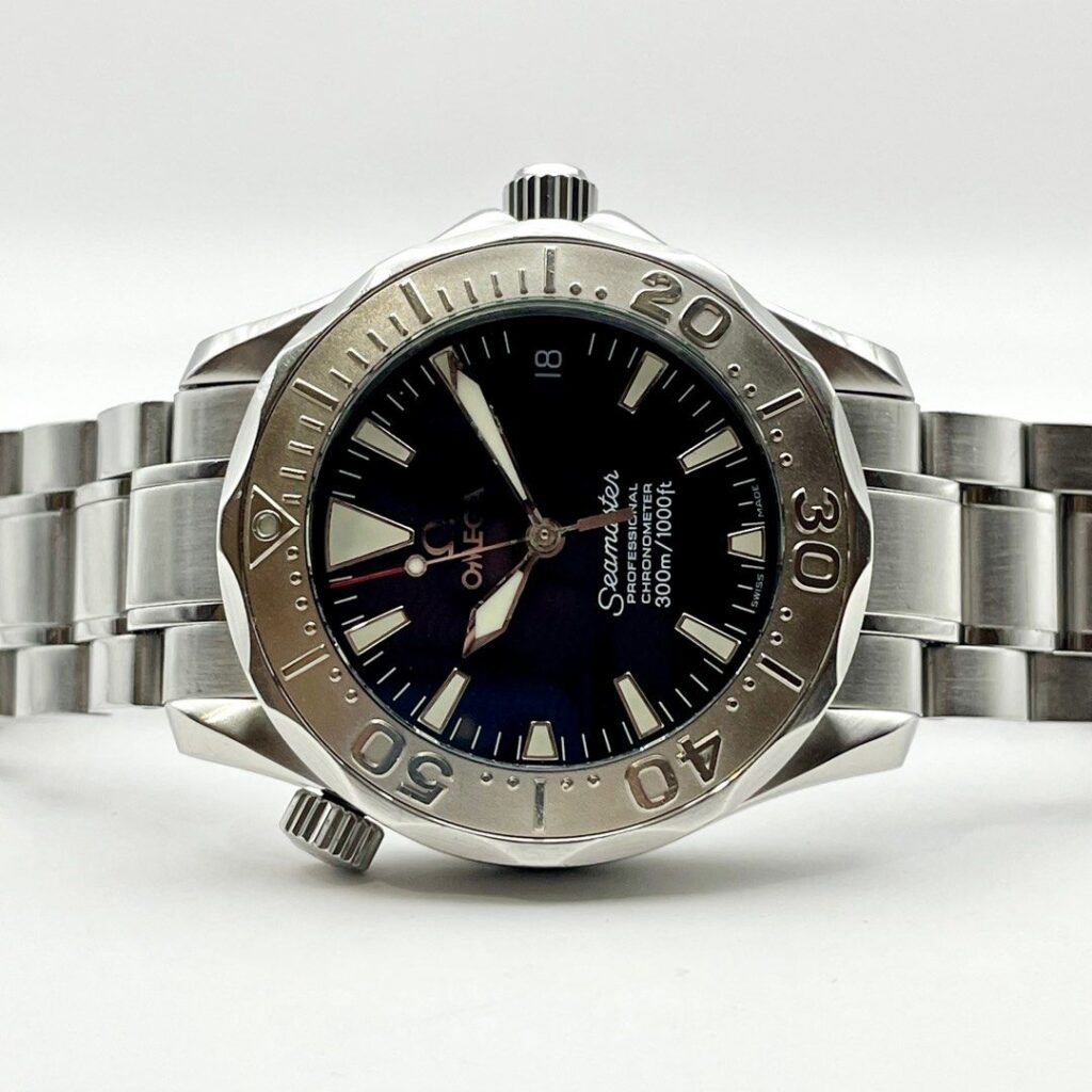 Omega Seamaster Professional Automatic 2236.50 Mid Size Seamaster Wave Dial 18K White Gold Bezel