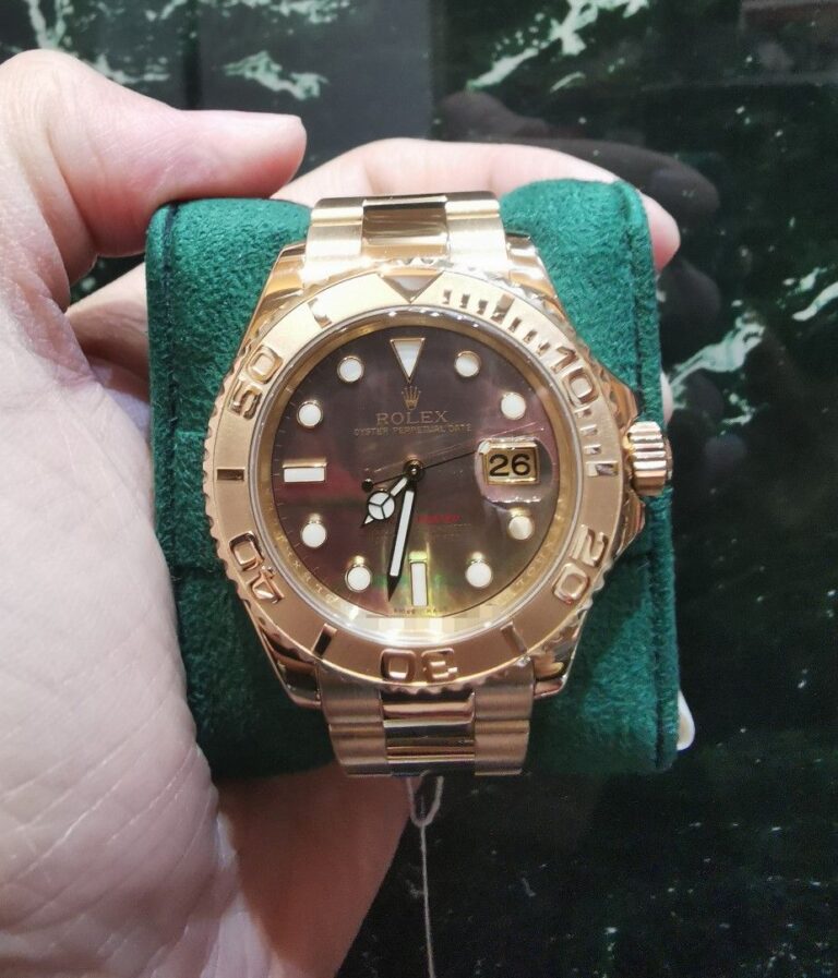 Rolex Yachtmaster 40 full yellow gold black mother of pearl 16628