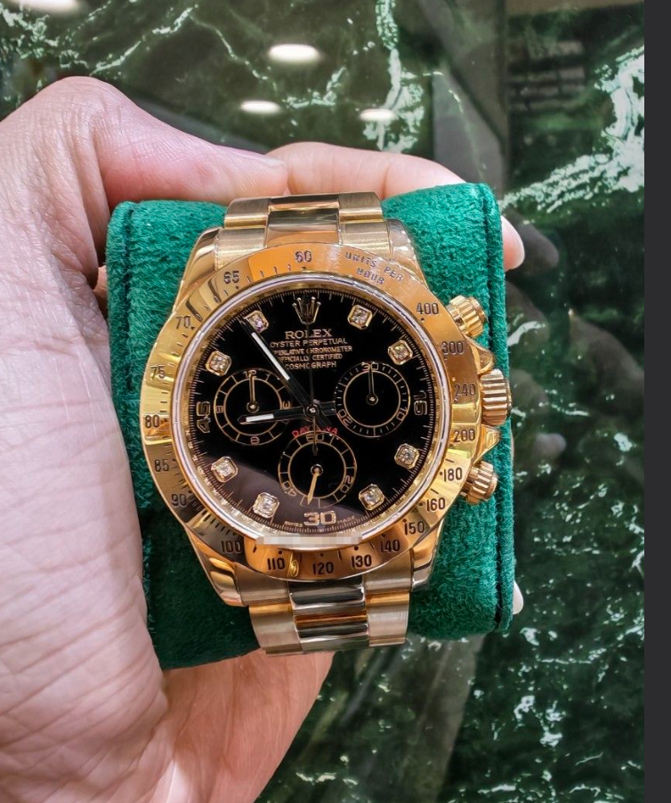 99% unpolished Rolex Daytona full yellow gold Black diamond dial oyster 116528