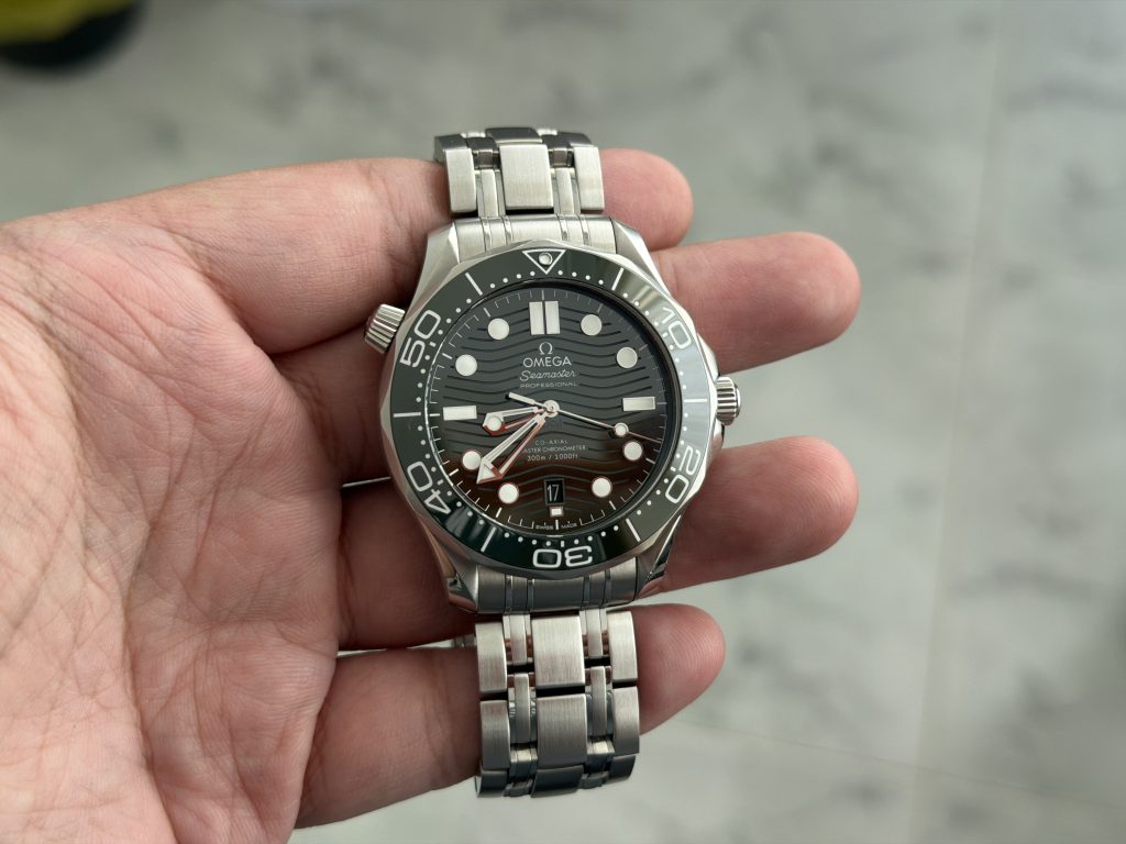 [01/2025] OMEGA SEAMASTER DIVER 300M IN GREEN DIAL (210.30.42.20.10.001)