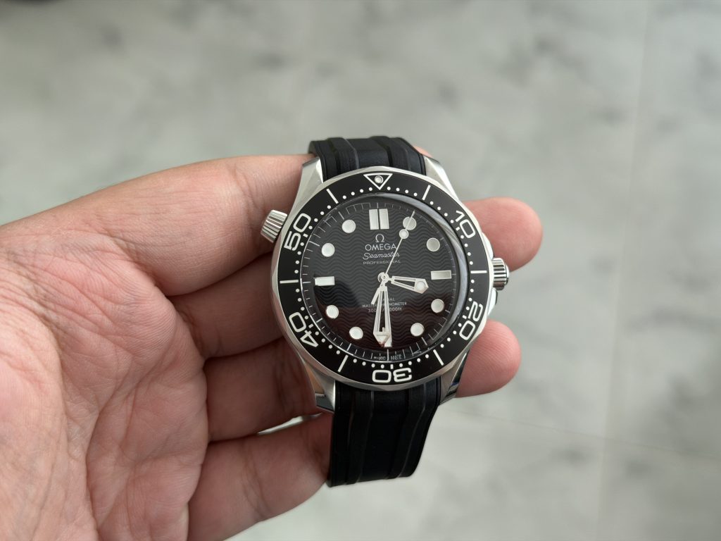 [08/2025] OMEGA SEAMASTER DIVER 300 ALUMINIUM BEZEL BLACK DIAL NO DATE NEW GEN (210.32.42.20.01.003)