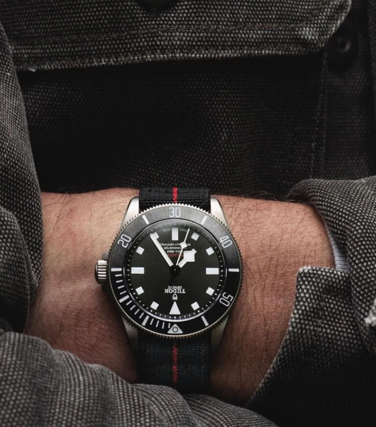 BLACK / RED ELASTIC LOOP STRAP On Tudor
