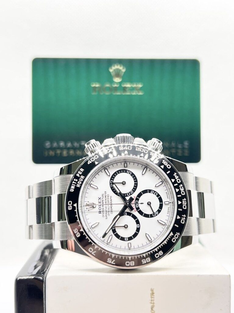 Pre Owned Rolex Oyster Daytona 126500LN “Panda” White Dial Automatic Steel Casing Bracelet ( Dec 25 )